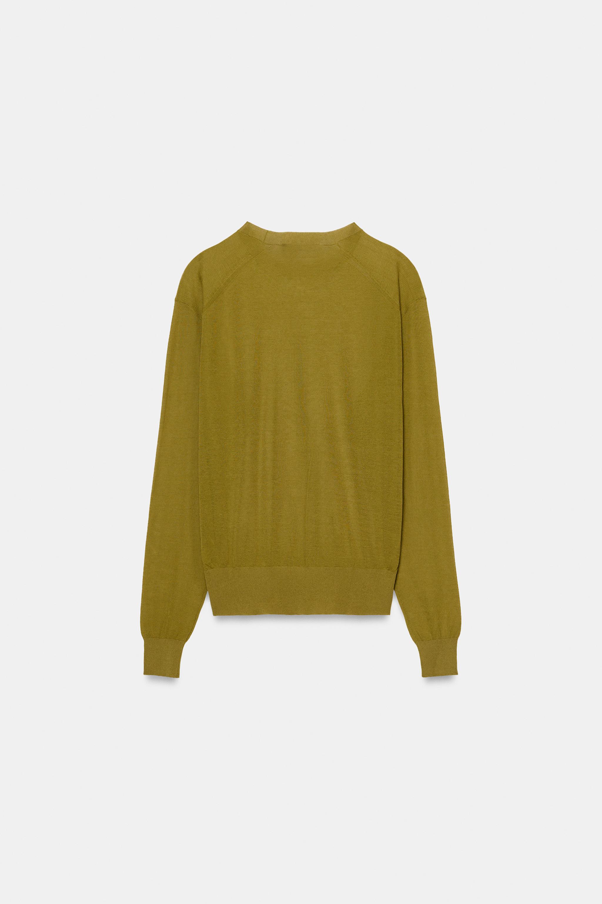 PULL EN MAILLE AVEC COUTURES AUX ÉPAULES